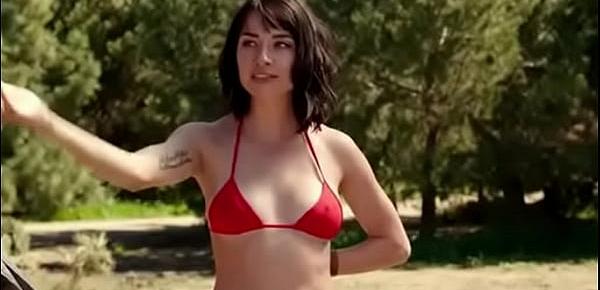  Cortney Palm Shows Her Big Tits In Zombeavers